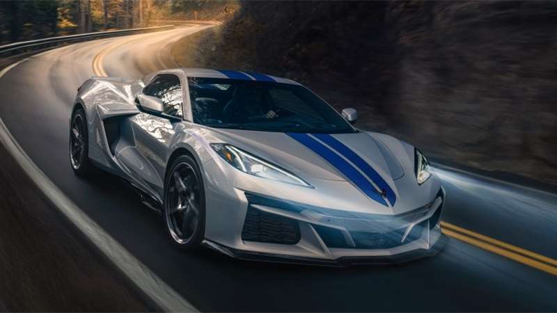 Chevrolet Corvette E-Ray oficiálně: První hybrid je ze všech nejsvižnější, ale má to i stinnou stránku