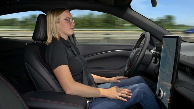 Ford má schválený systém, díky kterému budete moci sundat ruce z volantu. Ale ne všude | Zdroj: Zdroj: Ford
