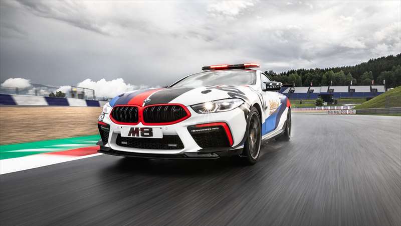 Posledním přírůstkem do flotily speciálních vozů je přitom i nedávno představené BMW M8 Competiton, se kterým si automobilka pro službu na okruzích náležitě vyhrála. | BMW M8 MotoGP Safety Car Zdroj: BMW