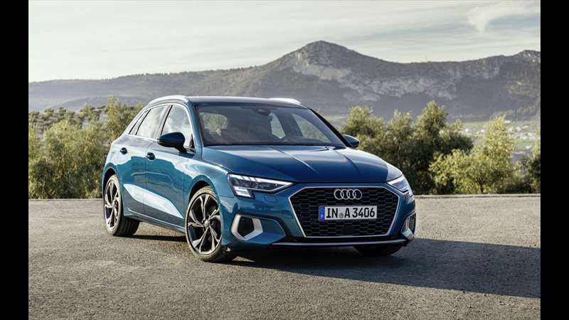 Podobný osud zrušené dynamické prezentace jako  v případě Seatu Leon  tak nyní zažívá i nová generace Audi A3 Sportback. Normálně bychom už novou A3 proháněli někde po okreskách v okolí španělské Granady... | Audi A3 Sportback Zdroj: Audi