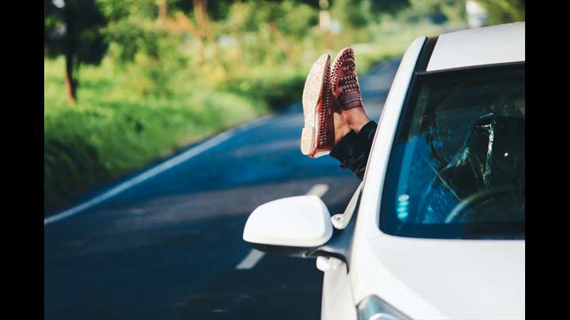 ...řidič by měl v každém případě zvolit takové obutí, které mu zajistí bezpečné ovládání jeho vozidla a současně se v něm bude cítit příjemně. Zdroj: Pixabay.com