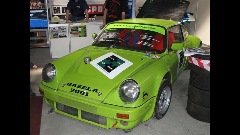 Od Porsche si auto koneckonců nevypůjčilo jen zadní nápravu a výraz na přídi, přenos síly na zadní kola byl zajištěn spojkou od Porsche... Zdroj: Archiv ACZ