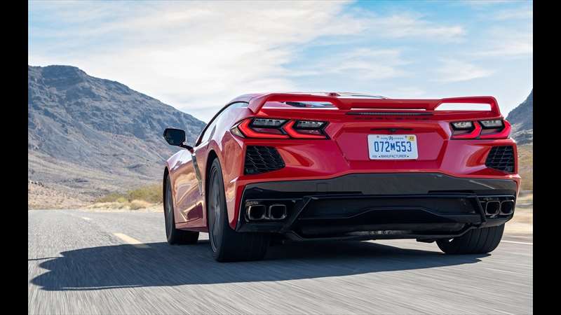 Po ukončení nabídky Launch Edition půjde do prodeje standardní provedení Corvette, na rozdíl od USA však bude model dodáván právě s balíčkem Z51 a výbavou 2LT. | Chevrolet Corvette Stingray Z51 Zdroj: Chevrolet