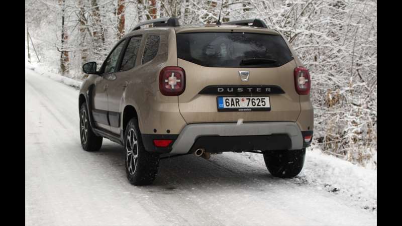 Zadní část hodně oživila nová světla /Dacia Duster