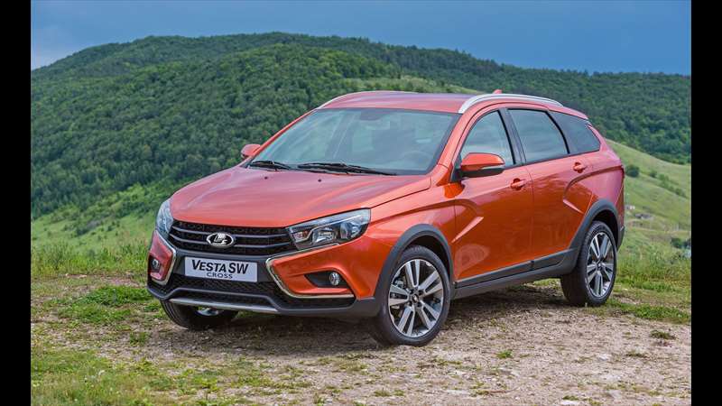 Připlatit si můžete za plnohodnotnou rezervu (1800 Kč) či metalítu (10.900 korun). | Lada Vesta SW Cross