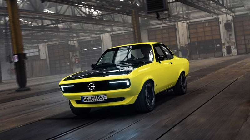 Opel Manta GSe Elektromod je moderní reinkarnace kupé Manta ze sedmdesátek. Jedná se o elektromobil, který nám ukazuje budoucnost značky.  Zdroj: Opel